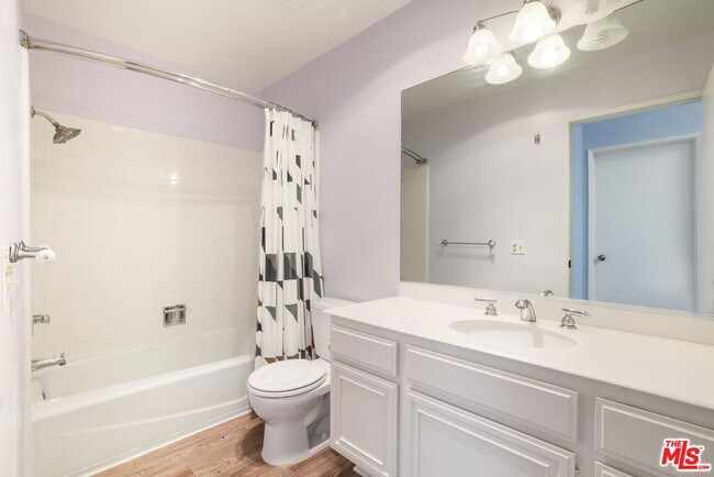 Building Photo - 1559 Palisades Dr