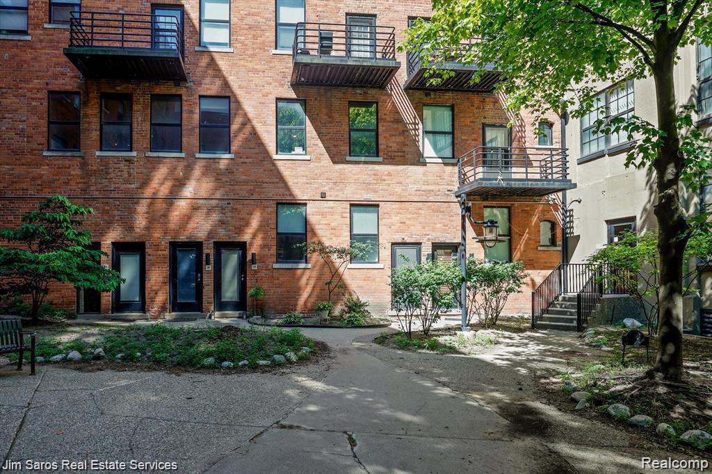 Building Photo - 6533 E Jefferson Ave