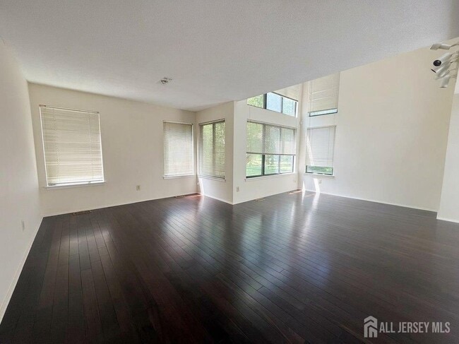 Building Photo - 83 Sayre Dr