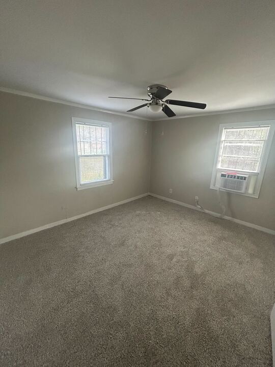 Building Photo - 501 Japonica St