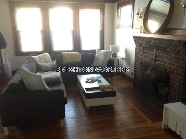 Building Photo - 12 Lake St