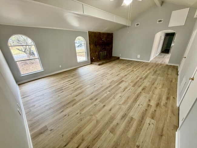 Building Photo - 6108 Deerfield Ct