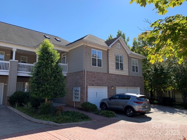 Building Photo - 9033 Rosalyn Glen Rd