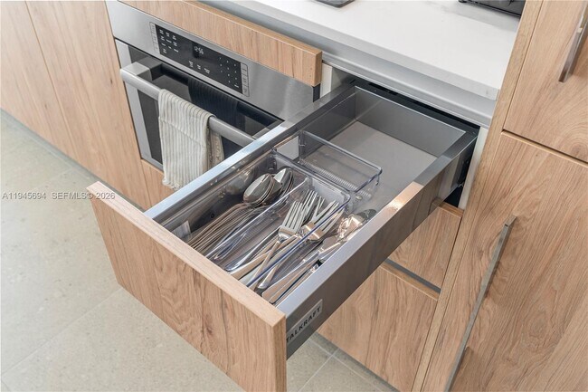 Building Photo - 11 NE 6th St