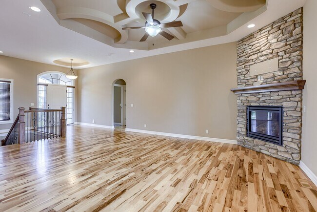 Building Photo - Beautiful 4 Bedroom In Shadow Lake!!