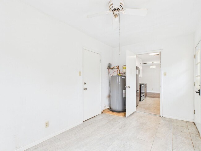 Building Photo - Established Nieghborhood