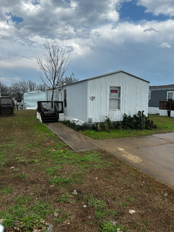 Building Photo - 135 Navasota Dr