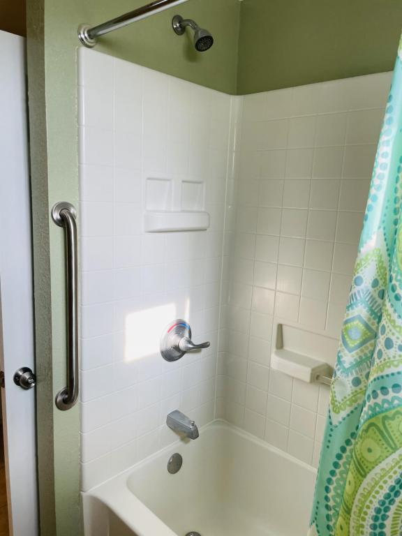 Building Photo - 306 N Davis St