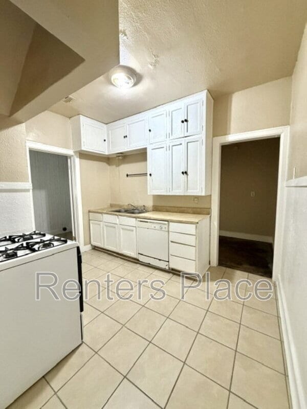 Building Photo - 120 N Birmingham Pl