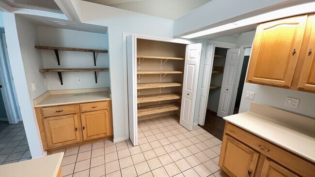 Building Photo - For Rent: A dazzling 5-bedroom, 3-bathroom...