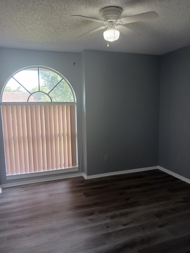 Building Photo - 7706 Covedale Dr