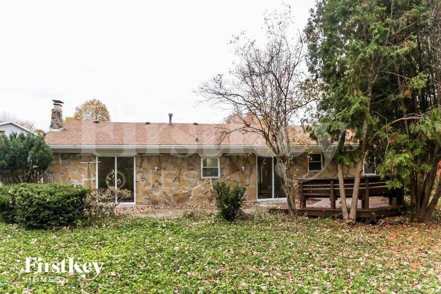 Building Photo - 10431 Lawnhaven Dr