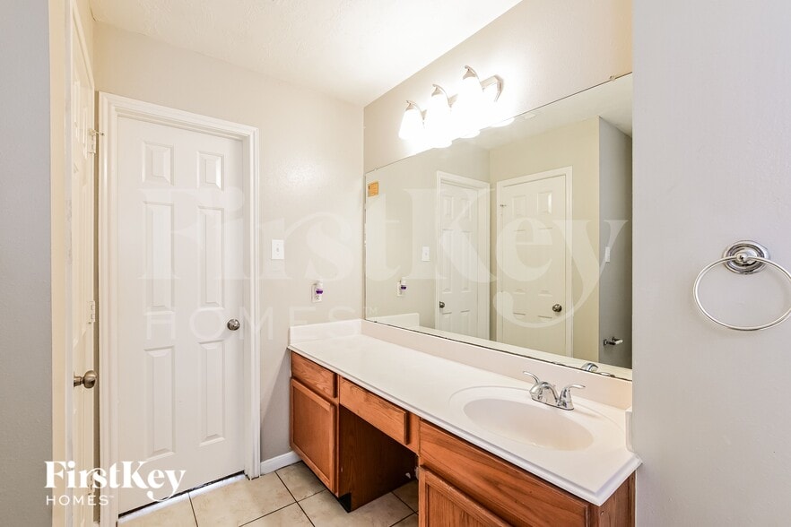 Building Photo - 507 Richcrest Dr