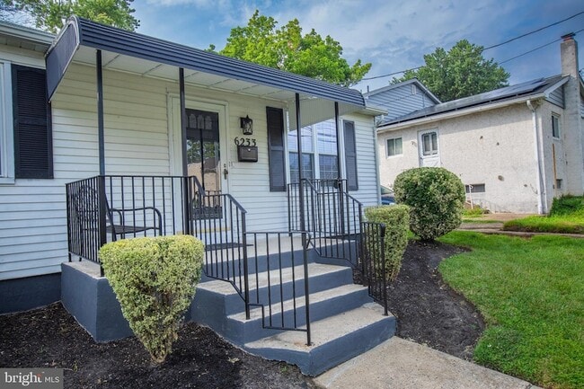 Building Photo - 6233 Magnolia Ave