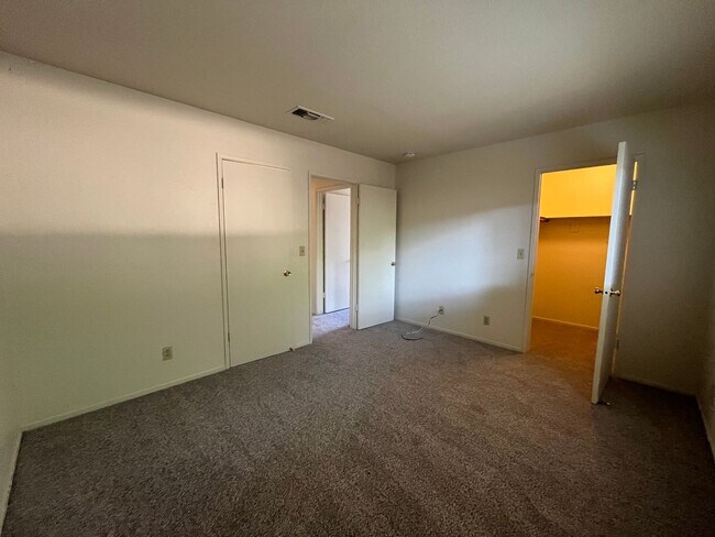 Building Photo - 2358004/85