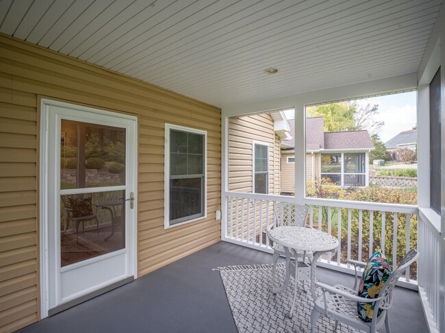 Building Photo - 2616 Greenport Dr