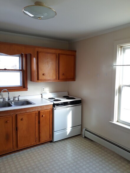 Building Photo - 83 Elkins St