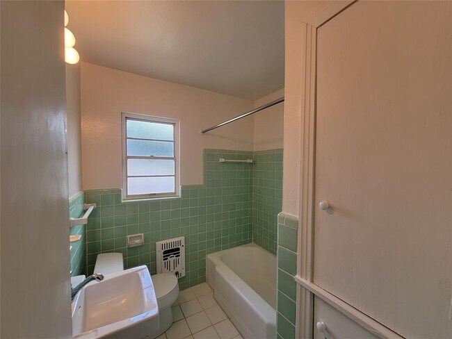 Building Photo - 1314 Heights Blvd