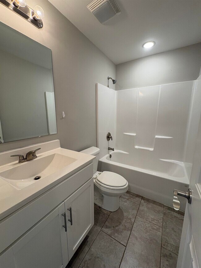 Building Photo - 104 Ringding Dr