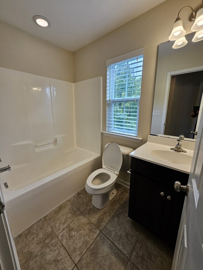 Building Photo - 110 Fargale Ln