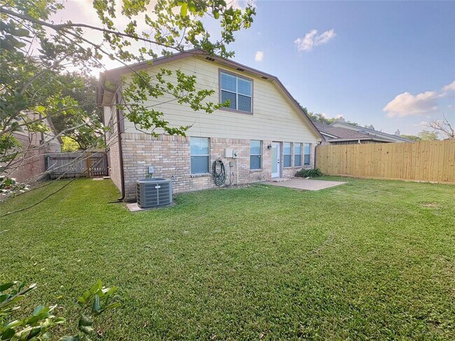 Building Photo - 1935 Creekshire Dr