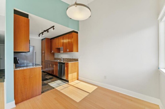 Building Photo - 1 bedroom in Seattle WA 98102