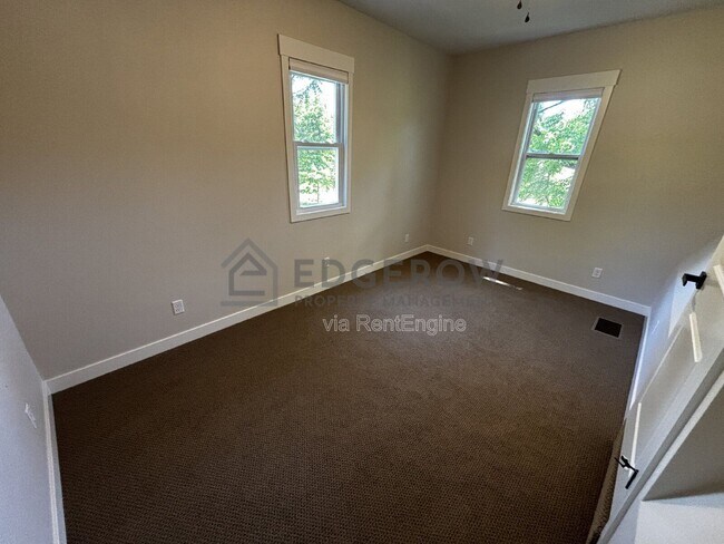 Building Photo - 10710 2nd Ave NW