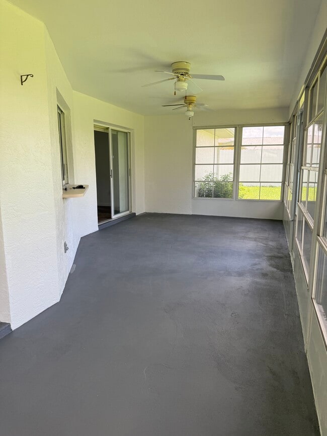 Building Photo - 2220 Jackson Heights Dr