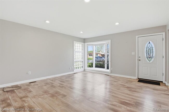 Building Photo - 7435 Lathers St