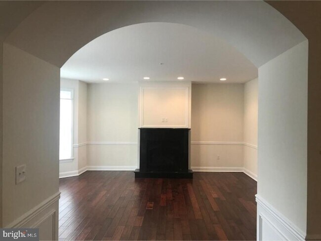 Building Photo - 1020 W Valley Forge Rd