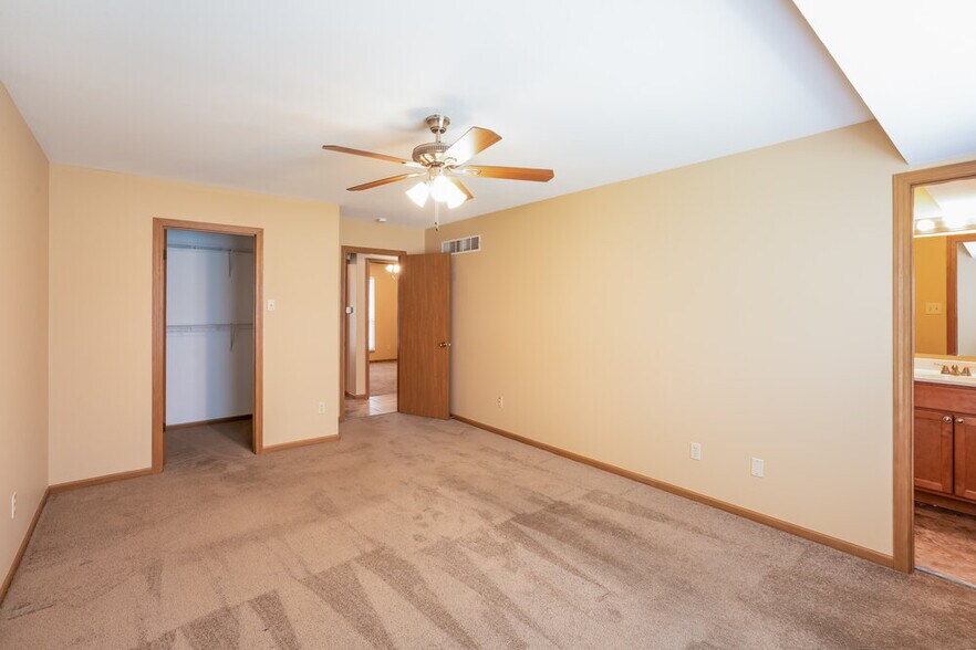Building Photo - 4131 Les Cherbourg Ln