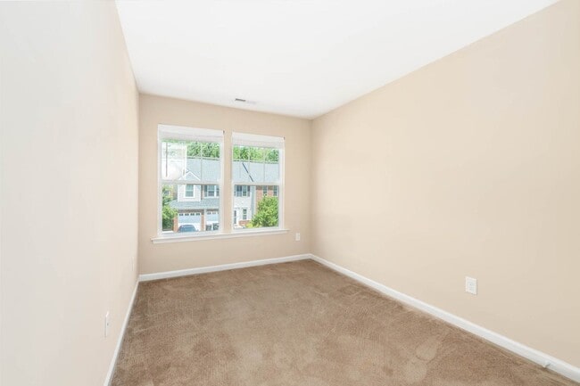 Building Photo - Beautiful 3 bedroom 2 Bath Town Home in Wi...