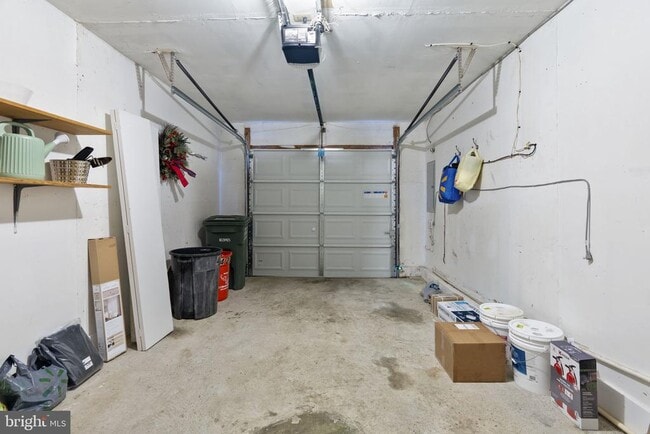 Building Photo - 424 Revere Dr