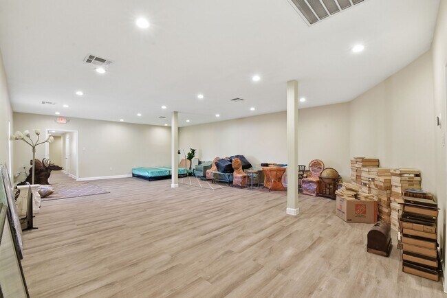 Building Photo - 3911 Fulton St