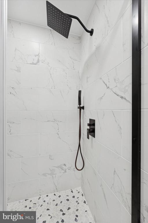 Building Photo - 417 W Elm St