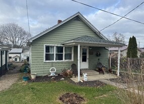 Building Photo - 722 S 2nd St