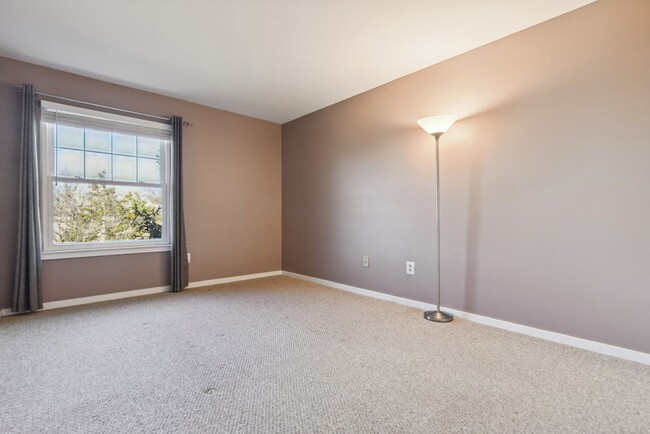 Building Photo - 155 Northfield Rd