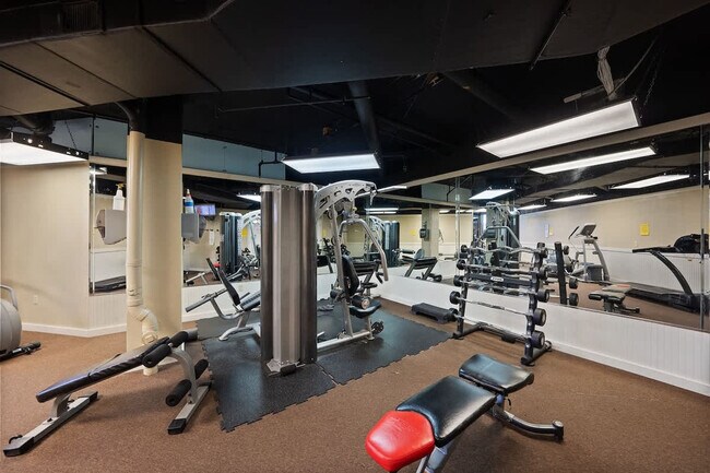 Building Photo - 7205 Thomas Dr