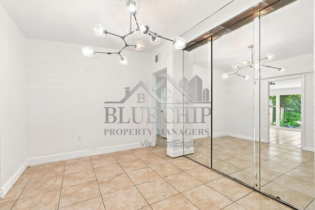 Building Photo - 6714 Nina Rosa Dr
