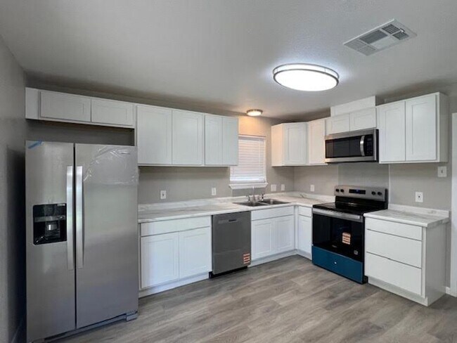 Building Photo - 1212 La Porte Dr