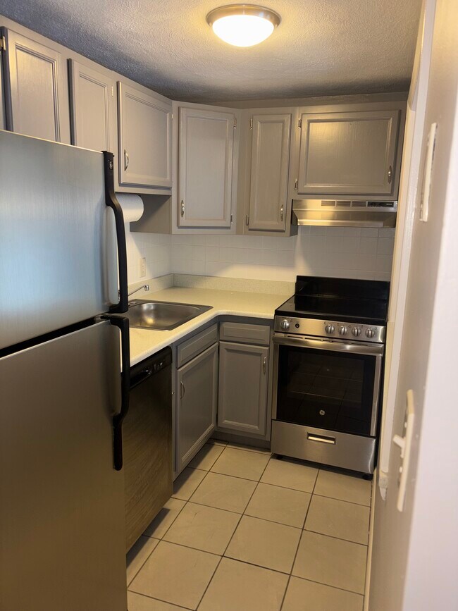 Building Photo - 608 Boston Post Rd E