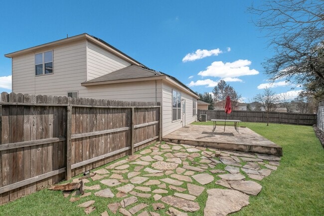 Building Photo - Bright & Spacious Home in Comal ISD