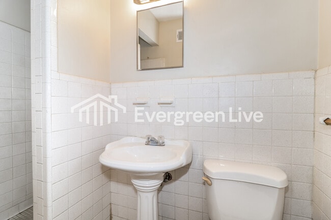 Building Photo - 1404 Old Hickory Rd