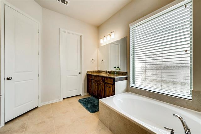 Building Photo - 1805 Angola Dr