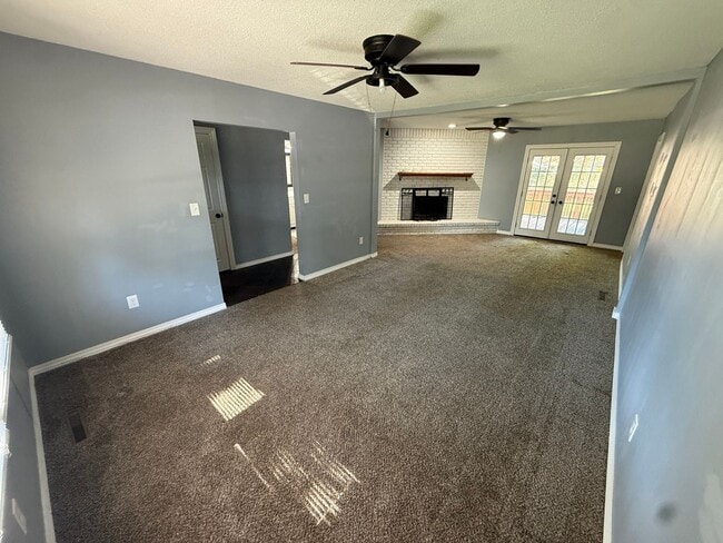 Building Photo - 4 Bed 2 Bath Springfield, MO