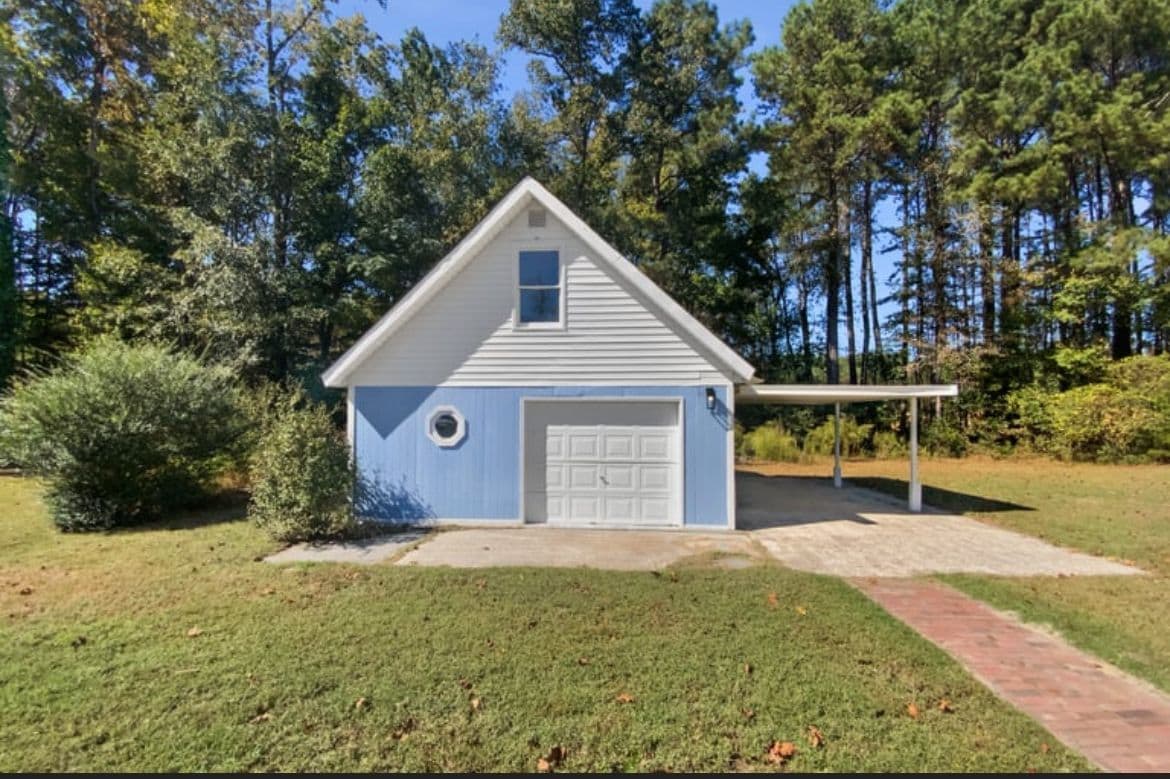 Building Photo - 213 Gatewood Dr