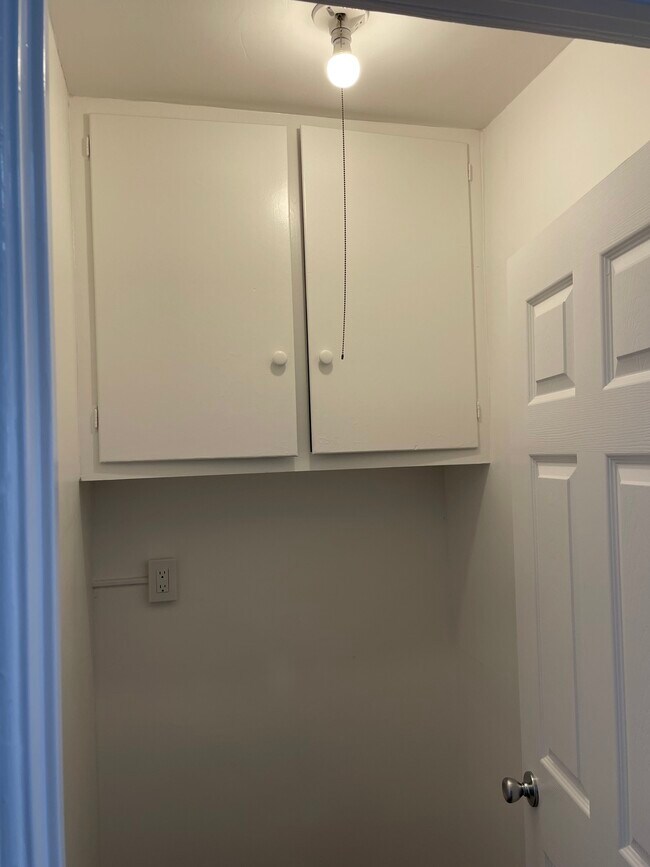 Hallway - Closet - 1905 S Alma St