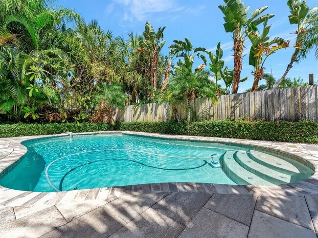Building Photo - 3204 S Maritana Dr