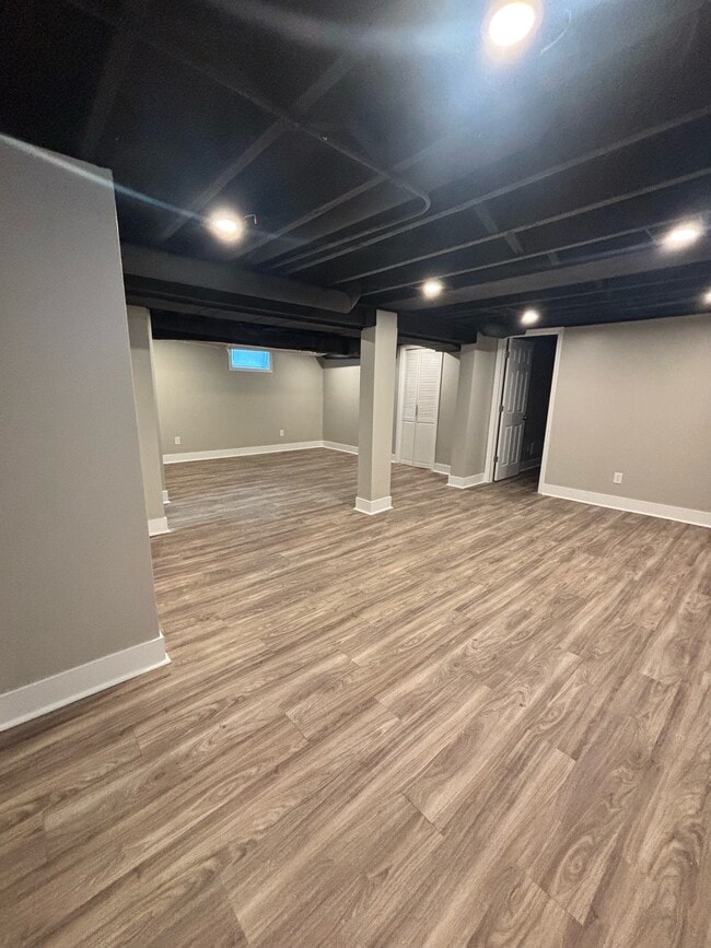 Building Photo - 5302 East Dr