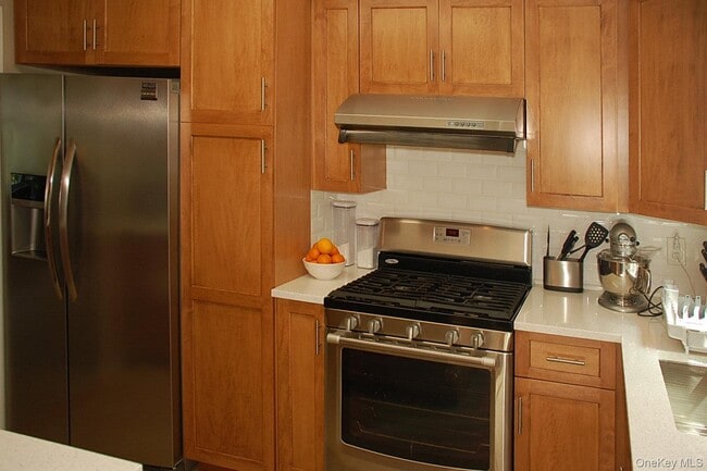 Building Photo - 18 Coralyn Ave